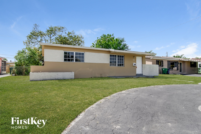 Primary Photo - 2410 Largo Dr