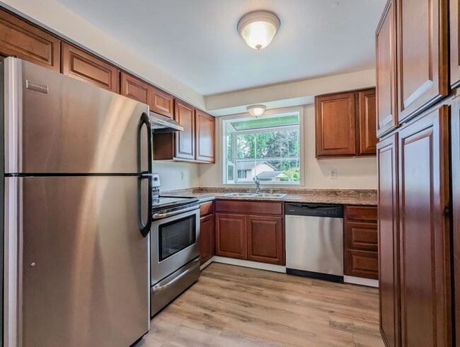Building Photo - Move in ready 3bd/1bth Rambler W/ 1 car Ga...