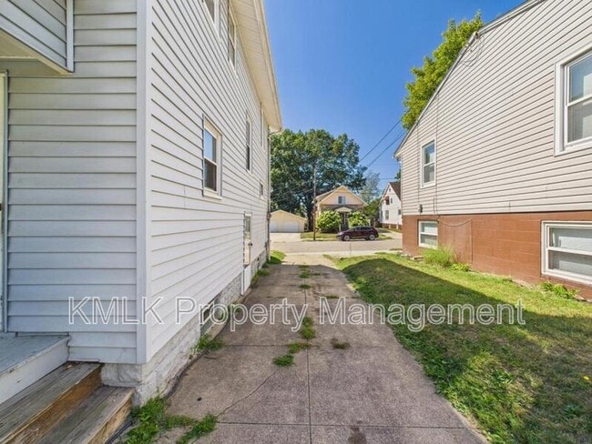 Building Photo - 117 Hazelwood Ave
