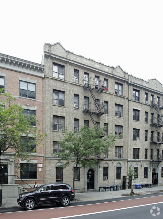 Foto del edificio - 2366 Webster Ave