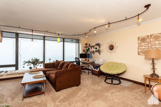 Building Photo - 1 br, 1 bath Condo - 5445 N Sheridan Rd 3804