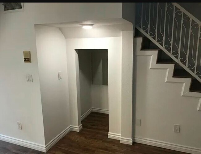 Foto del edificio - 1122 N Columbus Ave