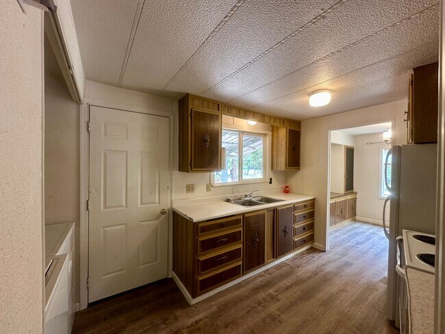 Foto del edificio - Rural Living at Its Finest – 2 Bedroom, 1 Bath Home in Keno