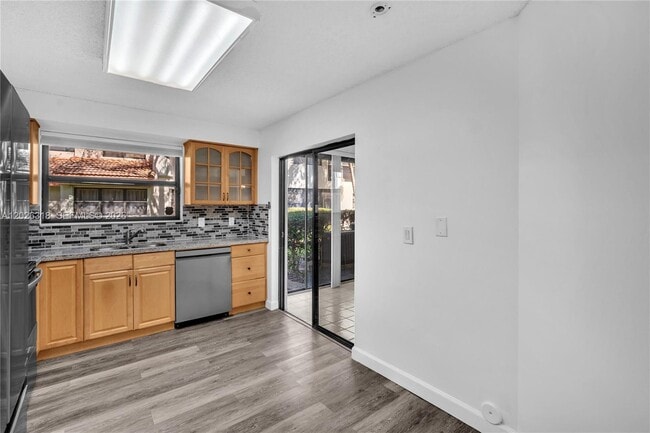 Foto del edificio - 3405 Emerald Oaks Dr