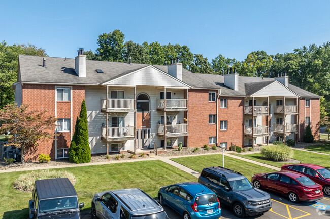 Building Photo - Grandeur Apartments