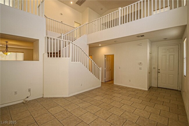 Building Photo - 179 Flying Hills Ave