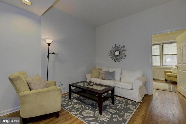 Foto del edificio - 2022 Columbia Rd NW