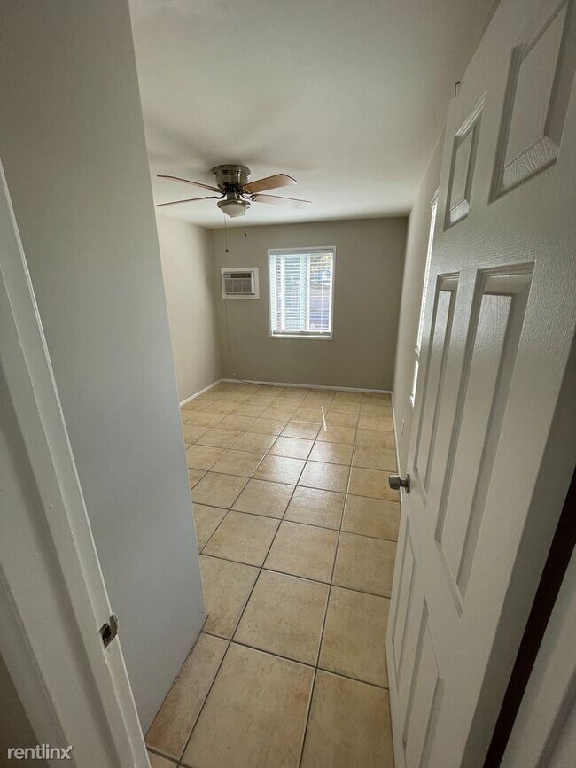 Building Photo - 2 br, 1 bath Duplex - 1207 La Puerta Street