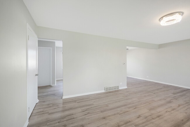 Building Photo - 9002 N Clifton Ave