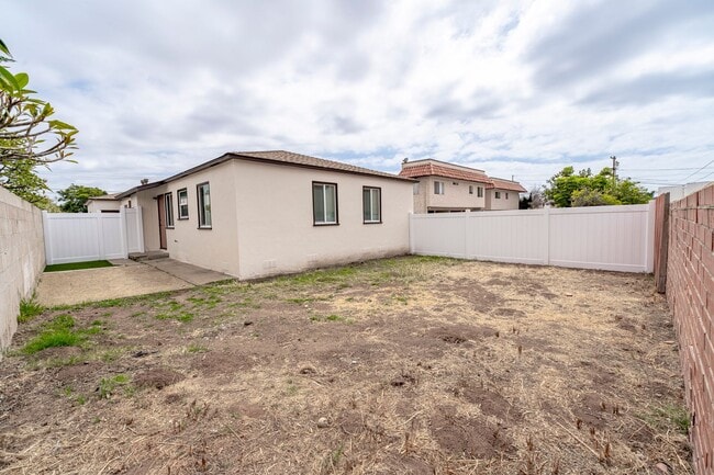 Building Photo - Brand New 2 Bed / 1 Bath Cottage w/ Private Garage & Yard! |Offering Two Weeks of Free Rent!|