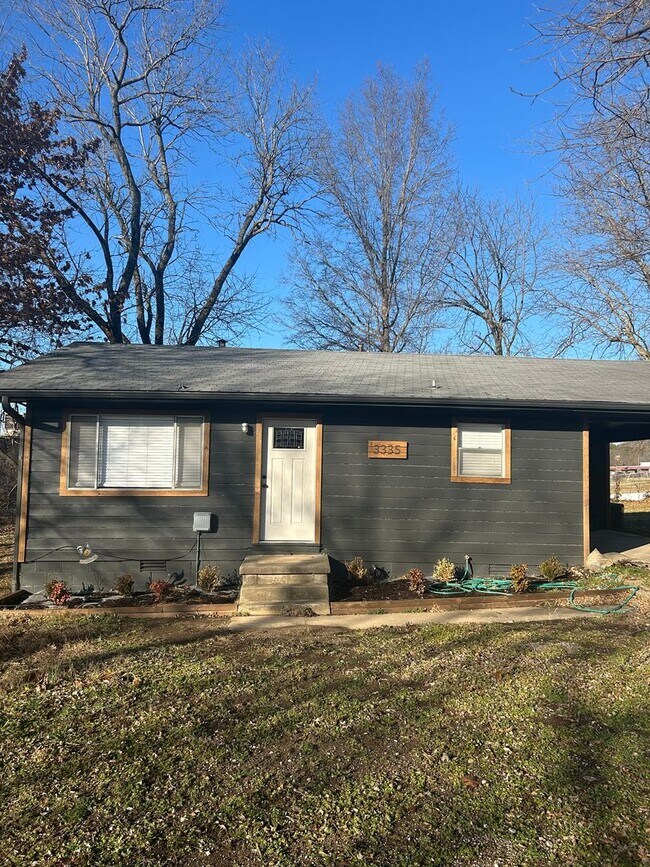 Building Photo - 4024 E Wagon Wheel Rd