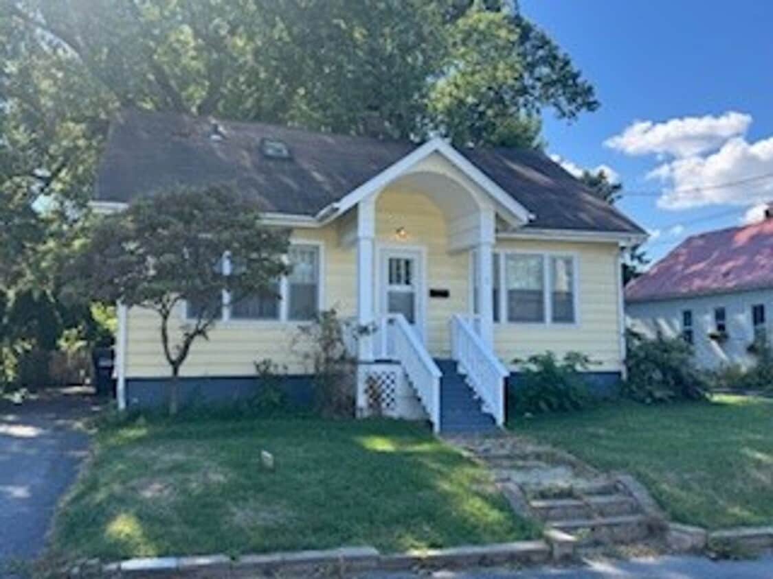 • Pack Your Bags! Fully Furnished 3BR Near... - •	Pack Your Bags! Fully Furnished 3BR Near...