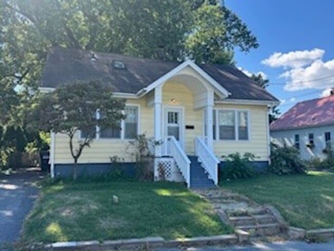 • Pack Your Bags! Fully Furnished 3BR Near... - •	Pack Your Bags! Fully Furnished 3BR Near... House