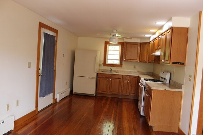 Building Photo - 126 Chestnut St