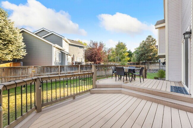 Foto del edificio - "Charming 3-Bedroom Home with 2.5 Baths in Picturesque Highlands Ranch – Spacious 2005 Sq. Ft. Gem!"