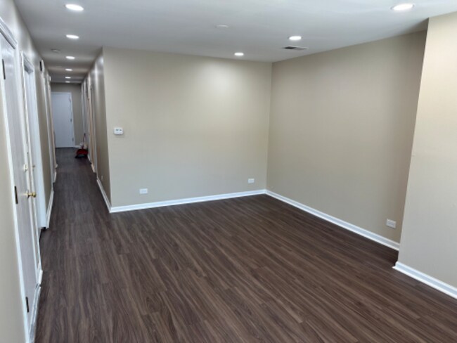 Foto del edificio - 6243 W Montrose Ave