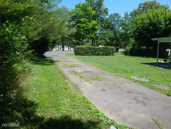 Foto del edificio - 2 br, 1 bath House - 10553 Moore Dr