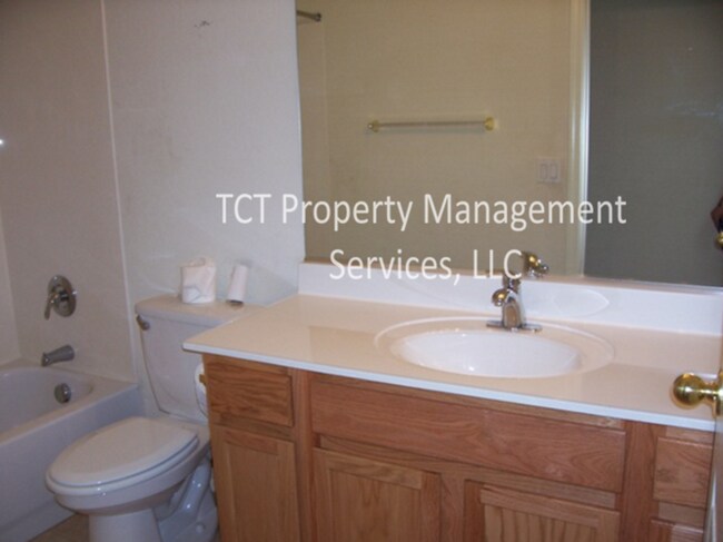 Building Photo - 4 bed/2 bath Open Floor Plan in Litchfield...