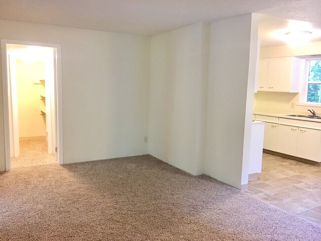 Foto del edificio - Cozy 3BD Ranch-Style Home on Large Propert...