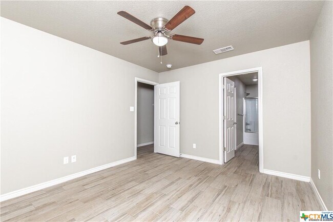Foto del edificio - 2607 Leroy Ln
