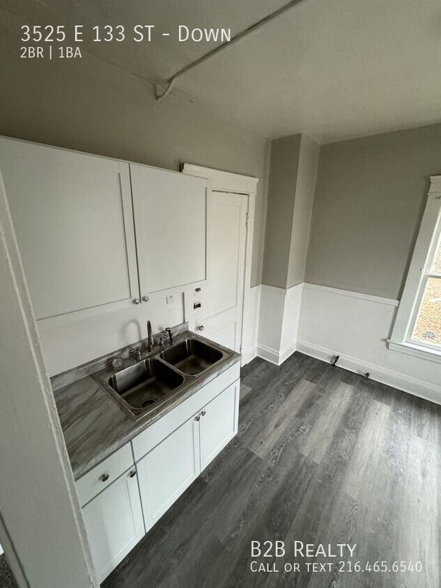 Primary Photo - "Perfect Pairing: Discover Comfort and Sty...