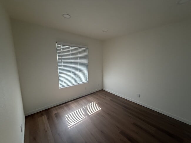 Building Photo - 8235 La Riviera Dr