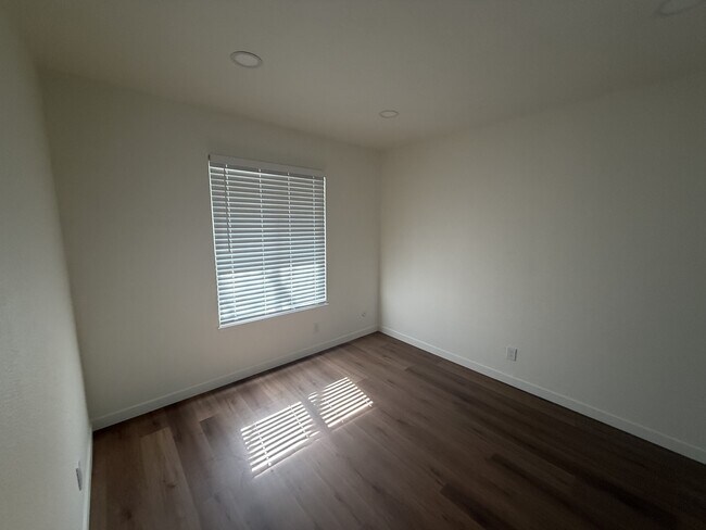 Foto del edificio - 8235 La Riviera Dr