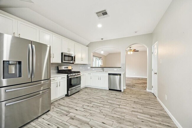 Building Photo - 4018 Raspberry Ct