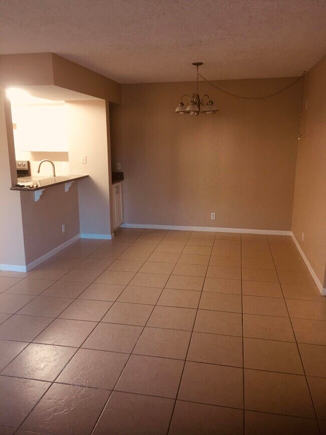 Building Photo - 1500 SE Royal Green Cir