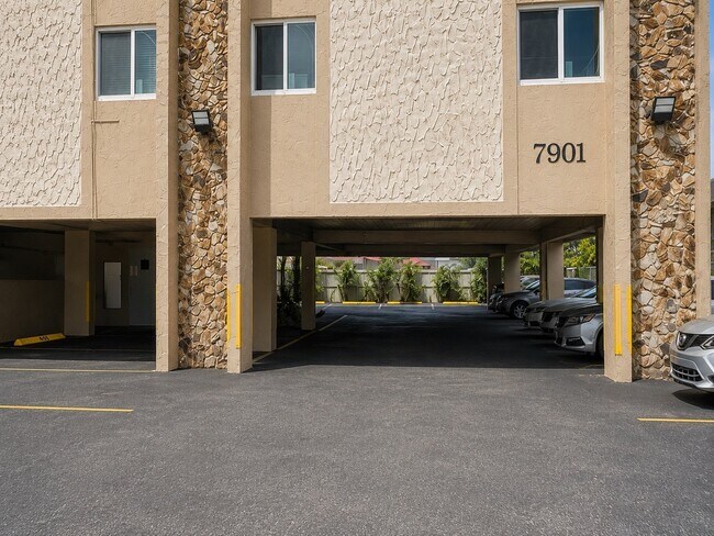 Foto del edificio - 7901 Johnson St
