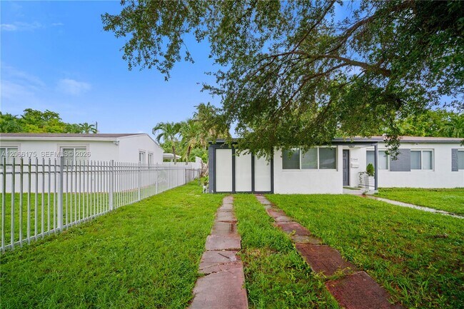 Foto del edificio - 1545 NW 130th St