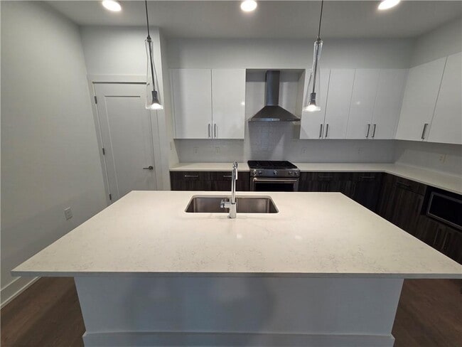 Building Photo - 775 Juniper St NE