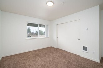 Building Photo - 10740 NE Wygant St