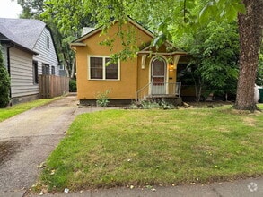 Building Photo - 1720 SE 38th Ave