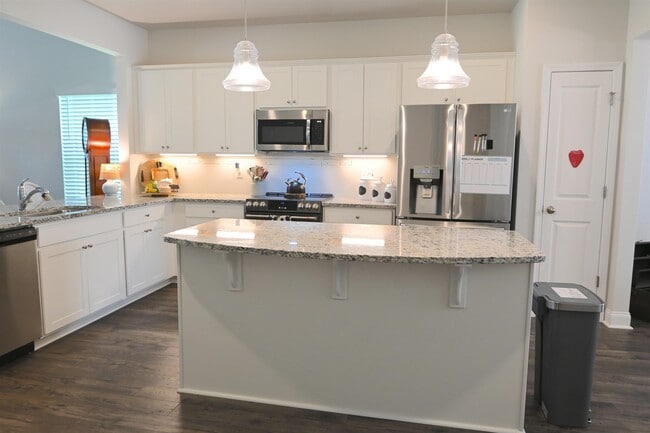 Foto del edificio - 2464 Campton Lp