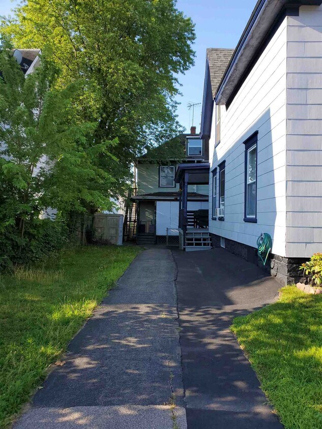 Primary Photo - 377 Lake Ave