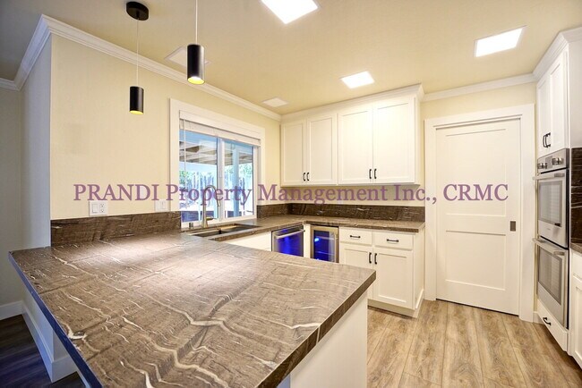 Foto del edificio - Fully Renovated Spacious Home in Novato’s ...
