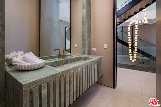 Foto del edificio - 9607 Highridge Dr