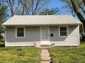 Building Photo - 1437 Oakcrest Dr