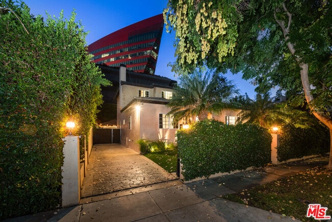 Foto del edificio - 711 Huntley Dr