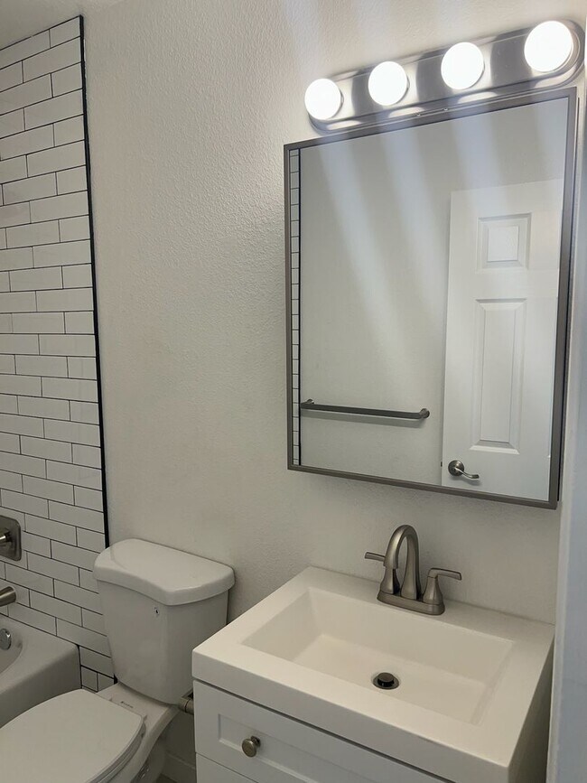 Foto del edificio - Newly renovated Beauty!