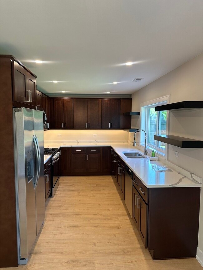 Foto del edificio - 15018 Huntington Ct