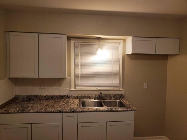 Foto del edificio - 8131 W Villard Ave