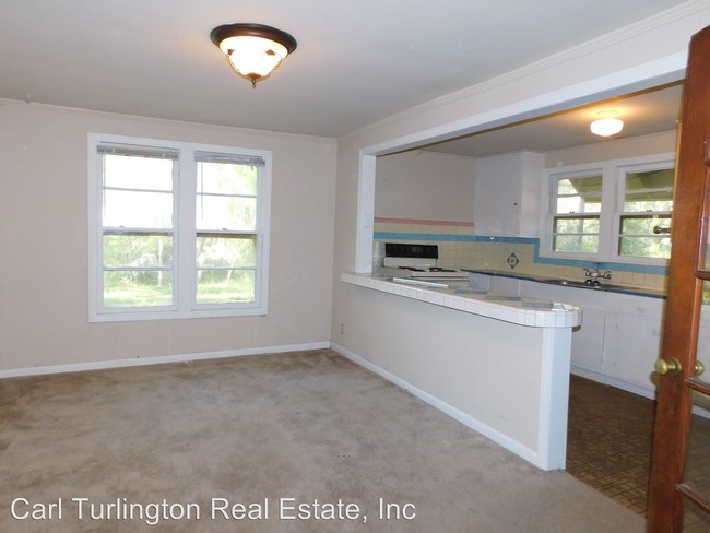 Building Photo - 2 br, 1 bath House - 5505 SE HAWTHORNE RD
