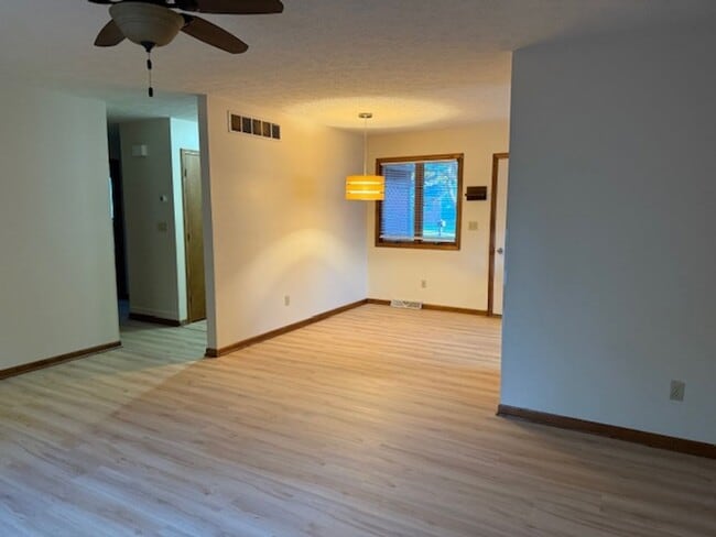 Building Photo - 2 bedroom for rent