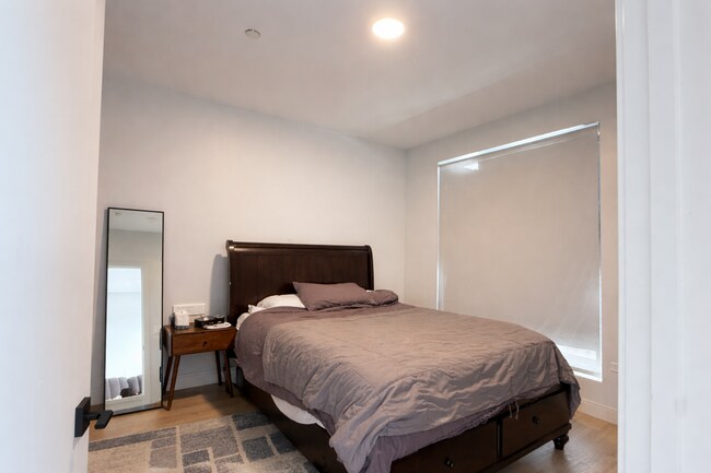 Foto del edificio - 948 W Sunnyside Ave