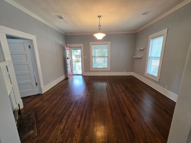 Building Photo - 1401 S Elwood Ave