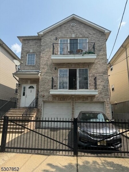 Primary Photo - 140 Mt Pleasant Ave