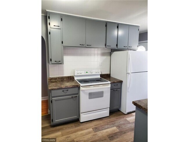 Building Photo - 407 5th Ave NE
