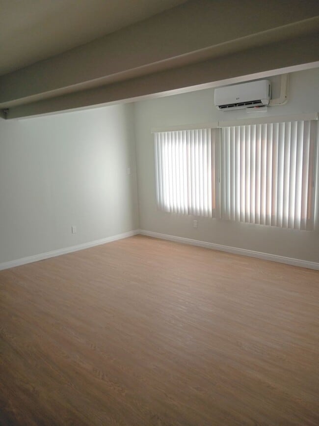 Foto del interior - 5302 Colodny Ave